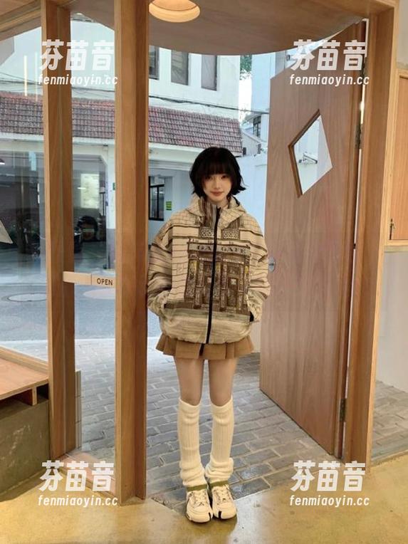 美媛馆 - 唐琪儿Beauty最新私拍图包，剧情内容揭示她的真实与幻想交织.txt