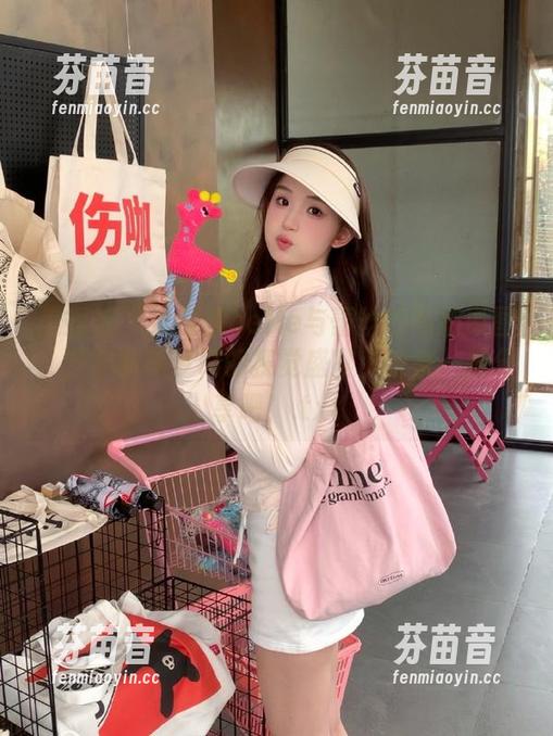 美媛馆 - 媛媛酱belle与蕾丝的私拍原图，开启甜美梦幻的视觉盛宴，快来一起分享吧！.txt