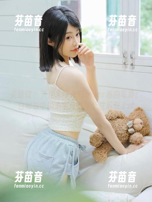 美媛馆 - 关注朱可儿Flower私拍写真：白衬衫中的多重风情与个性展现.txt