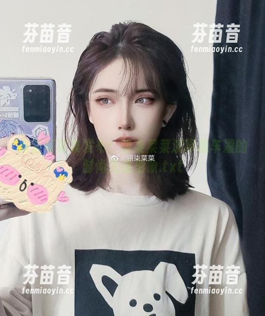 高清写真集发布：翎柒菜菜演绎机车凛的时尚先锋形象.txt