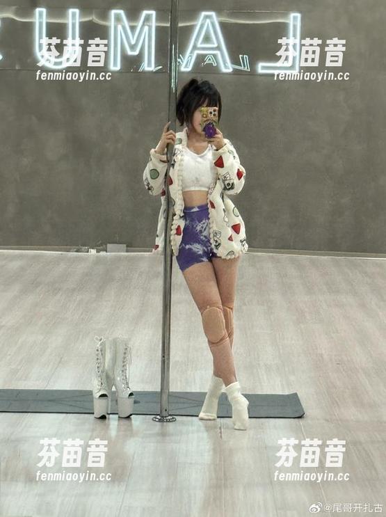 高颜值脱尾巴Mizuki演绎精彩剧情，图集下载让你感受艺术的魅力！.txt