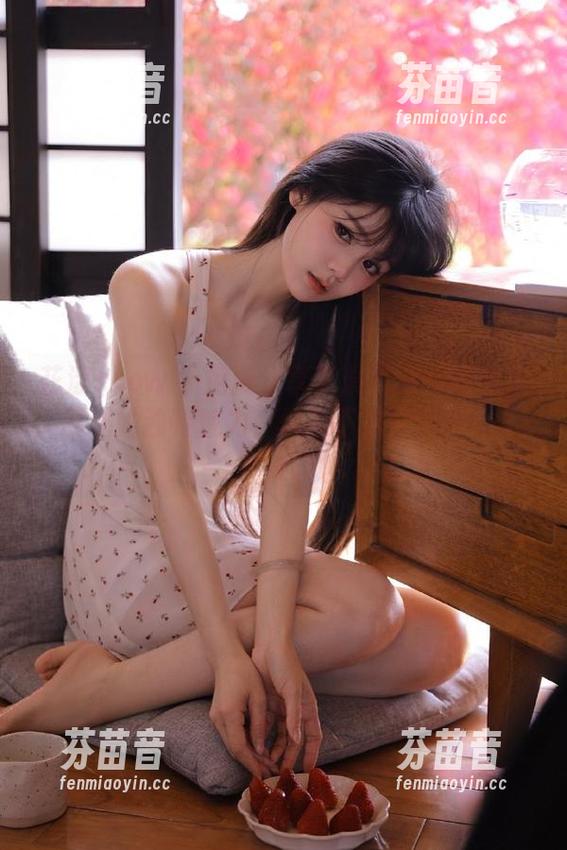 花漾show-李晨晨 花漾show - 免费分享李晨晨的制服照片,展现她独特魅力,快来下载欣赏吧!.txt