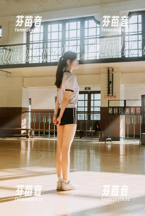 花漾show - 黄乐然独特丝袜写真作品集：精选作品让你重温时尚与优雅的交融.txt