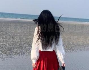 蜜桃社 – 深入Gina的黑白摄影世界，全套作品免费下载，让你爱不释手.txt