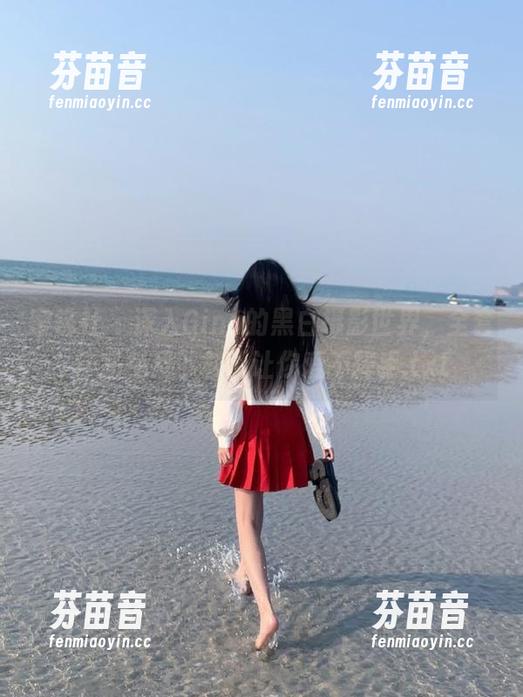 蜜桃社 - 深入Gina的黑白摄影世界，全套作品免费下载，让你爱不释手.txt