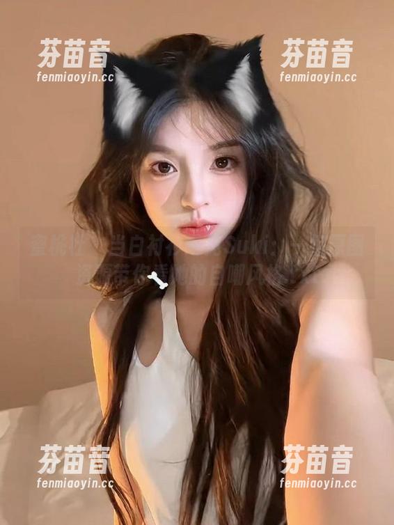 蜜桃社 - 当白衬衫遇见Suki：一组原图资源带你看她的自嘲风格.txt