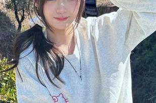蜜桃社 – 最新小魔女lily泳装图集更新，带你领略阳光下的绝美风采.txt