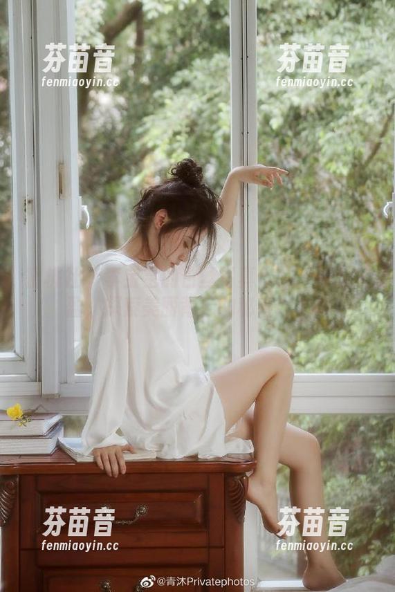 蜜桃社 - 李宝宝的白丝写真作品：资源丰盈，探索美丽背后的秘密！.txt