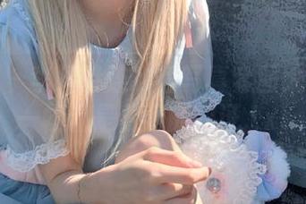 蜜桃社 – 李颖诗连衣裙写真套图大赏：每一帧都是青春的见证.txt