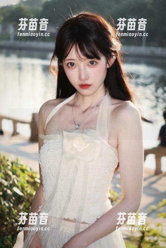 蜜桃社 - 这就是美绪空姐的照片，原来她的生活比梦想还精彩！.txt