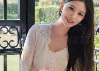 袜啵啵 – 揭秘芝士的厚黑丝风格，奇妙花絮版作品集即刻下载，别错过！.txt