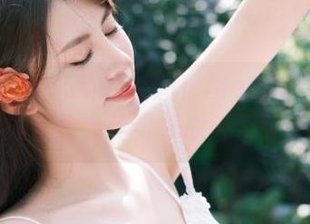 袜涩 – 让人心动的瞬间！Matilda最新写真集双丝大秀引领时尚潮流.txt