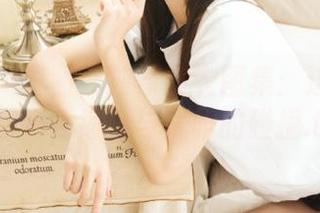 语画界 – 李丽莎独家皮衣图集：这组作品让你感受摇滚与优雅的碰撞.txt
