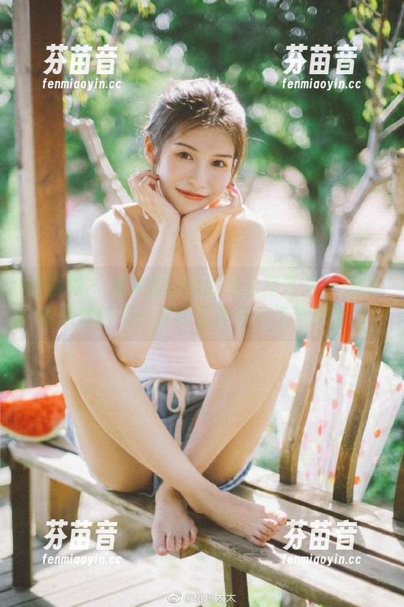 语画界 - 潘朵拉Laa的办公室写真：定制图集体验不一样的工作与生活节奏.txt