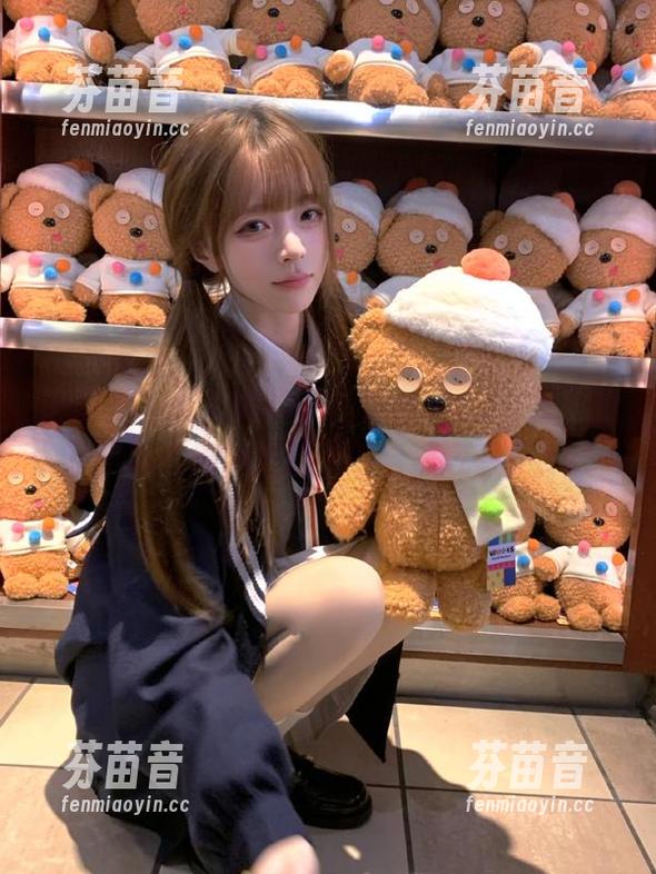 语画界 - 初夏的韵味：芝芝Booty女王的原图照片展现出迷人的自然气息！.txt