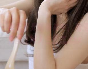 语画界 – 在无圣光的映衬中，雅雯修女的美图诠释人生百态.txt