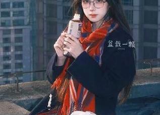 高颜值博主贝贝琪Becky的吊带裙高清图集，尽情展现她的青春活力与无限魅力.txt