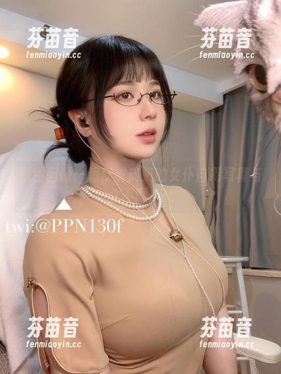 原图回顾：超皮皮皮奶的女仆自摄写真与众不同.txt