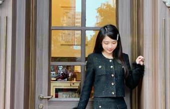 轰趴猫 – 无圣光下的Ellie艾栗栗，丝袜写真带你进入梦幻时空.txt