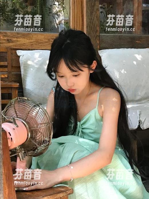轻兰映画热力更新！日系JK白丝作品新鲜上线，感受青春的无限可能与美好！.txt