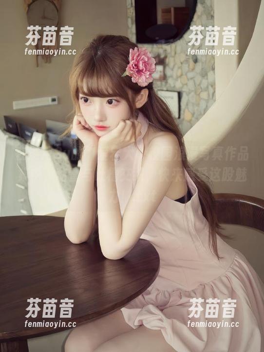 在逐月Su的“爱宕犬”校园浪漫写真作品集中，甜蜜与吐槽交织，快来感受这股魅力！.txt