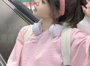 探索金鱼yui的洛天依花嫁主题套图，感受浪漫与艺术的完美结合！.txt