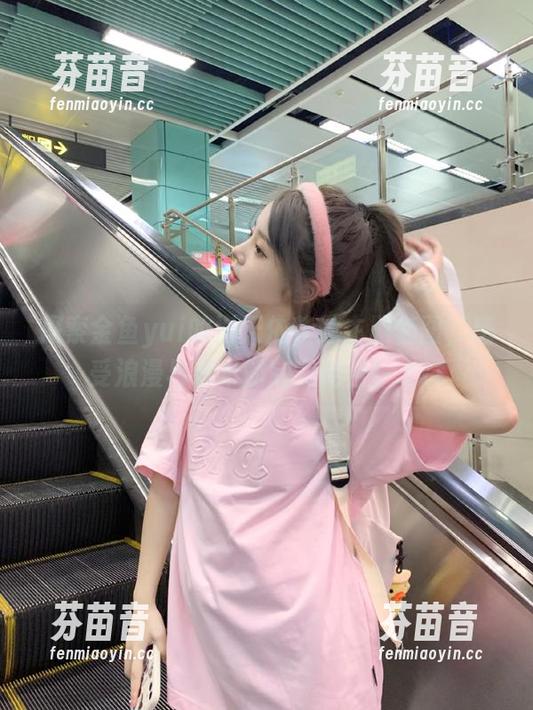 探索金鱼yui的洛天依花嫁主题套图，感受浪漫与艺术的完美结合！.txt