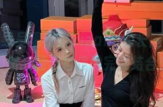 高清在线呈现铭铭kizami的长腿摄影，带你领略绚丽与自信的完美结合！.txt