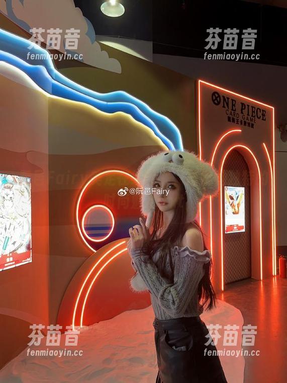 阮邑Fairy美足在线图集，探索她独特的时尚魅力.txt
