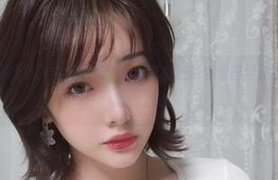 探索雯妹不讲道理黑色主题写真，高清原图与优质套图定能满足你的视觉渴望！.txt