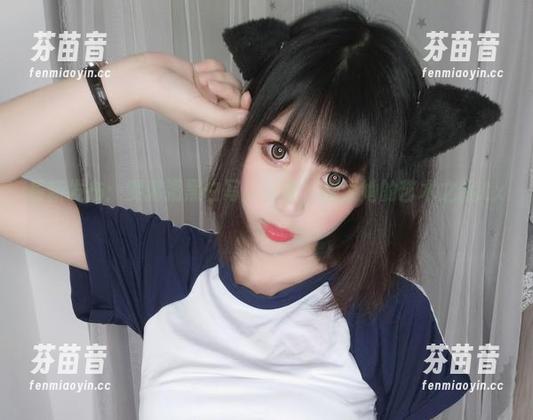 最新发布：雯粥粥黑白写真资源，探索她的艺术之旅.txt