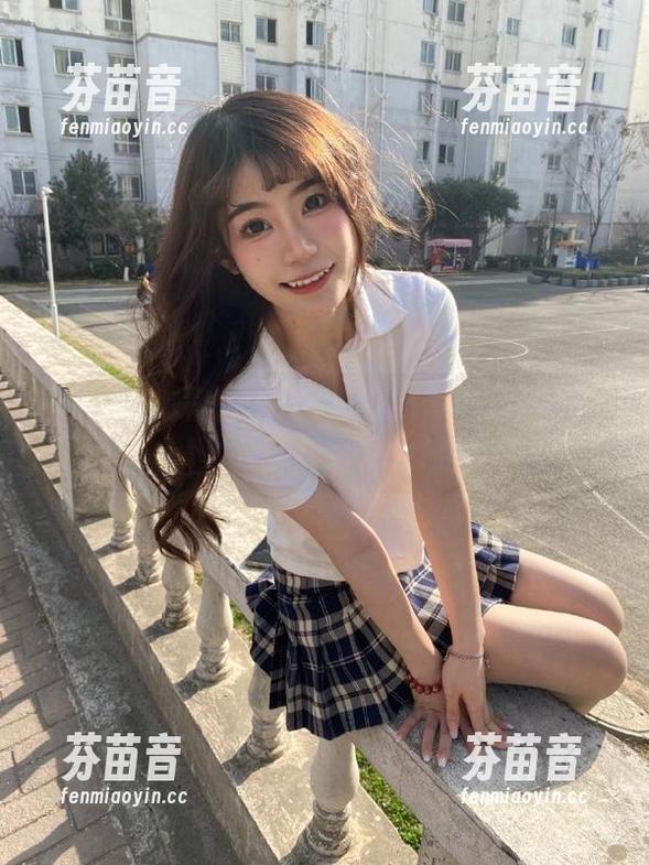 青豆客 - 探秘Ann尤美短裤写真：每张图片都传递甜蜜与活力的作品！.txt