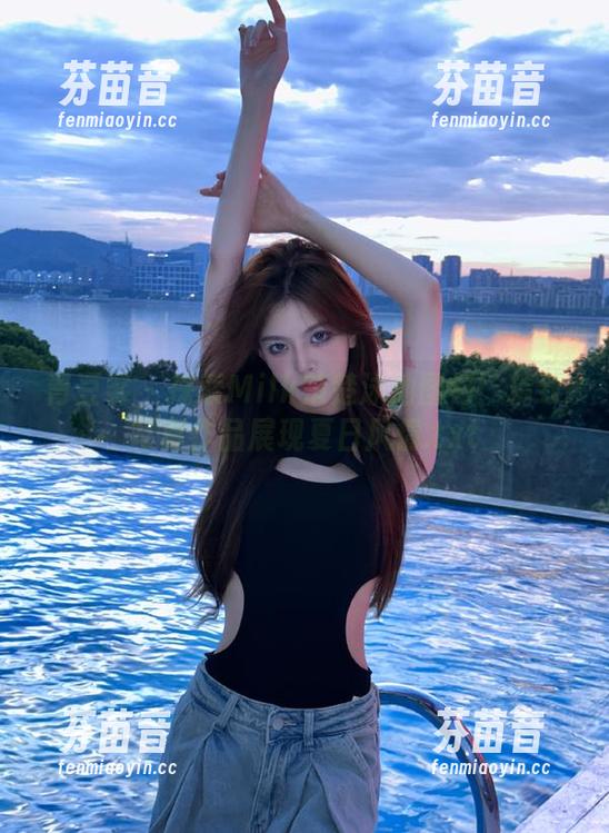 青豆客 - 探索Milk楚楚泳池图包：精致写真作品展现夏日风情.txt