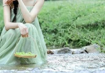 青豆客 – 带你领略子纯儿Annie短裙的无限魅力，美图与照片共同演绎出夏日的浪漫幻想！.txt