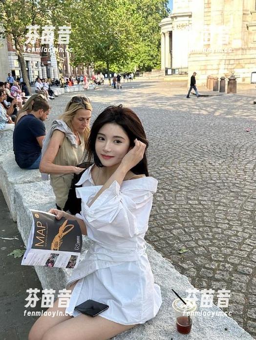 青豆客 - 不可错过的尤美Yumi旗袍写真，壁纸里的迷人与风情尽在其中！.txt
