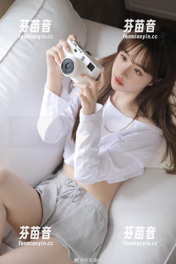 青豆客 - 易阳美腿写真全集：每一帧都是不容错过的视觉盛宴.txt