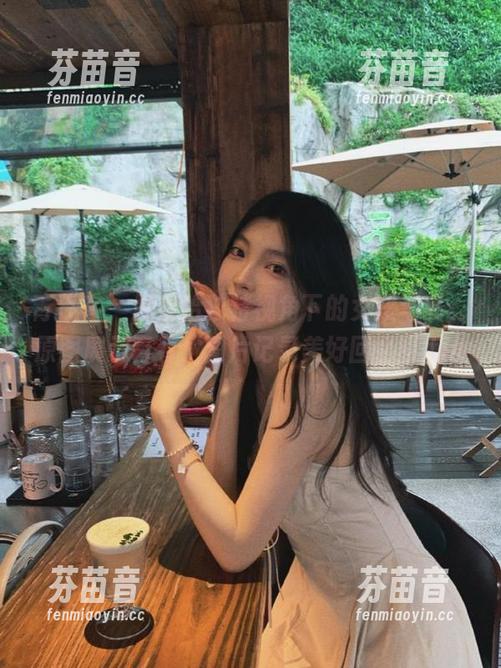 青豆客 - 顾欣怡独特视角下的女孩写真，原图展示青春，图片记录美好回忆！.txt