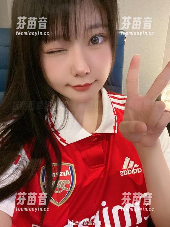 香草喵露露 成熟香草喵露露温柔图包,免费下载展现她独特魅力的视角.txt