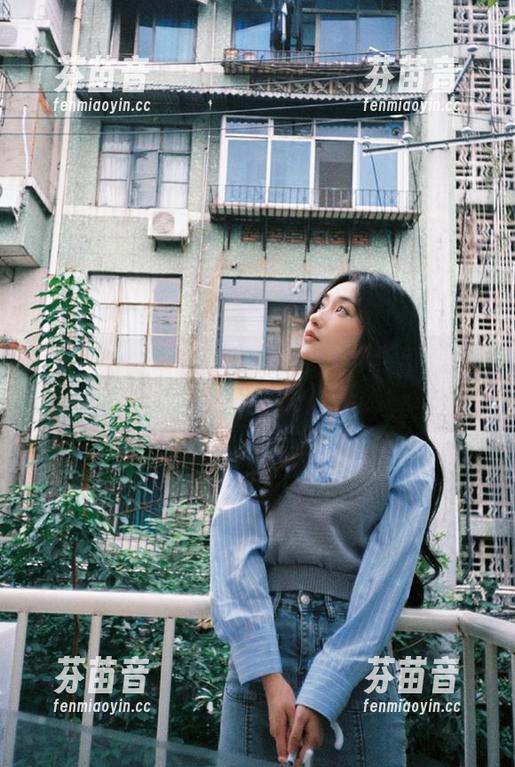 魅妍社 - 每一寸皆美丽：FoxYini孟狐狸精彩写真作品与美腿图片欣赏.txt