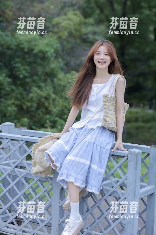 魅妍社 - 陆金佳Jessica空姐的唯美写真：透过美图，感受空中优雅的动人瞬间.txt